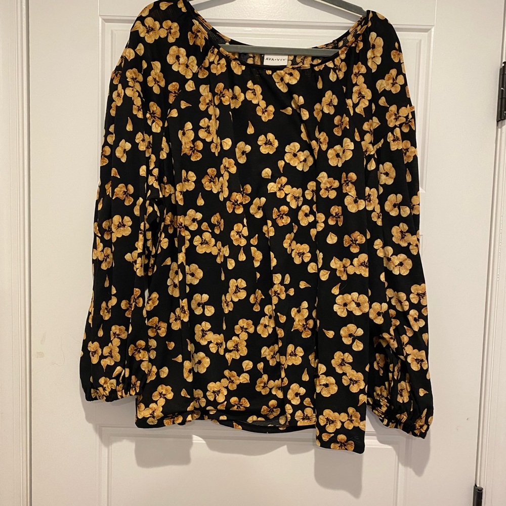 Flowy floral blouse!  Size 2x